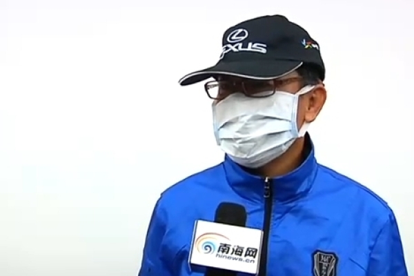 隨心所欲！東契奇胯下突破（pò）鑽人縫 隨手一撂拋投進筐2+1！