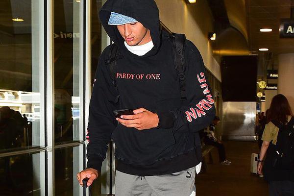 中國球迷炮轟FIBA，遼寧男籃（lán）新外援到位，青島男籃簽（qiān）2米16大外援