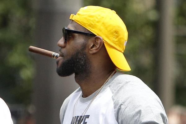 父子籃球VS兄弟籃球！詹姆斯繼續和兒子搭檔，庫（kù）裏和弟（dì）弟成為（wéi）隊友