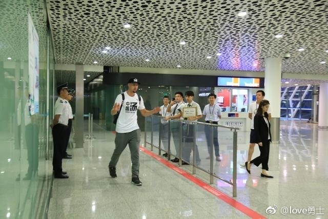 04月03日 NBA常（cháng）規賽 湖（hú）人vs雷霆 全場錄（lù）像回放